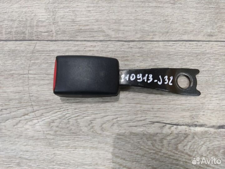 Фиксатор ремня передний левый Lancer 9