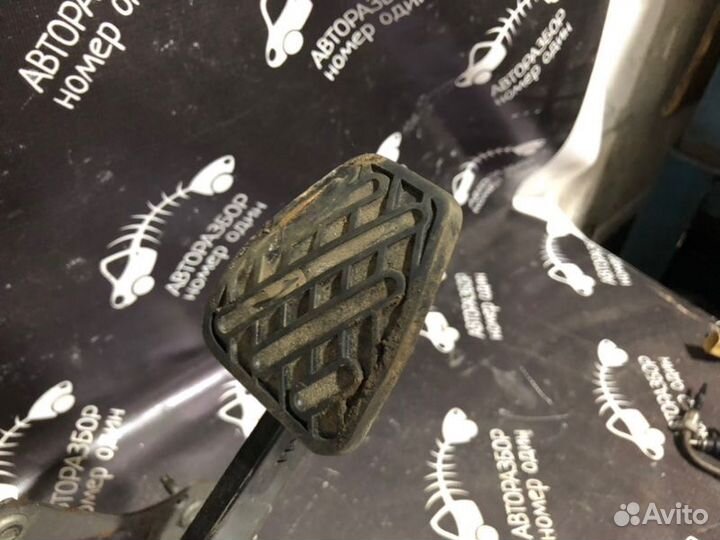 Педаль тормоза Nissan Qashqai J10E 1.6 HR16DE 2011