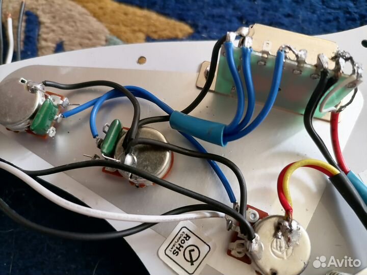 Пикгард Fender Strat. Новый,HSS Бел. перл-тр,Корея