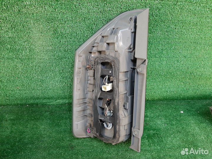 Стоп сигнал toyota voxy ZRR75 контрактная