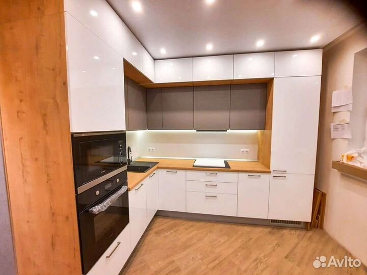 Трехуровневый кухонный гарнитур