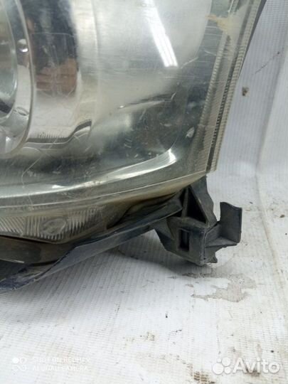 Фара передняя левая Toyota Avensis T250 2002-2010