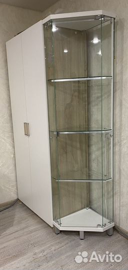 Шкаф стеклянный