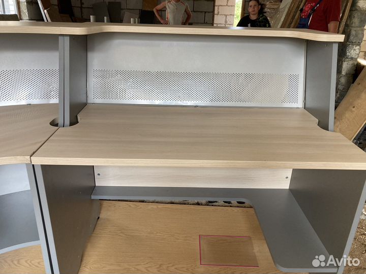 Стойка ресепшен