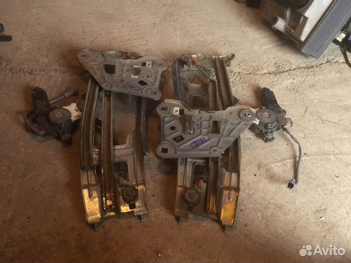 Стеклоподьемник задний Toyota crown 141