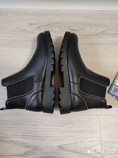 Новые утеплённые ботинки на весну 35 р. 22.5 см