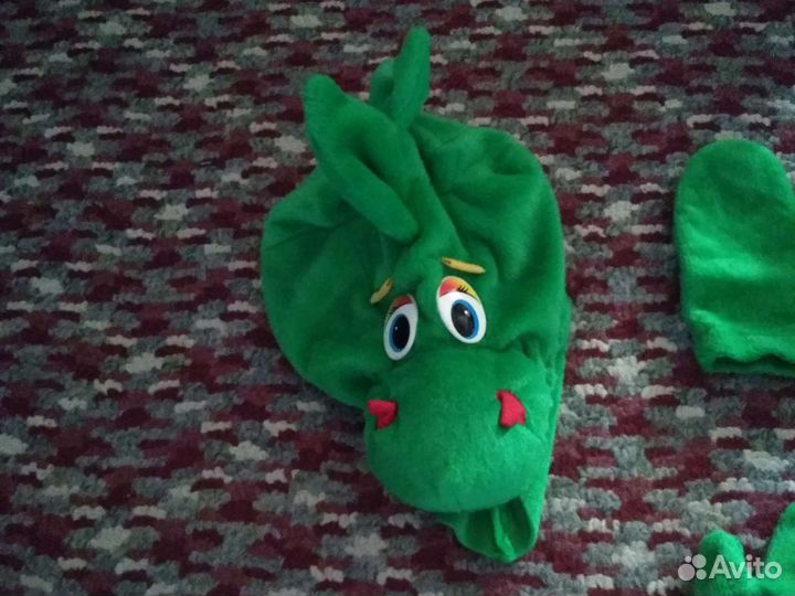 Шапка и рукавички новогоднего дракончика