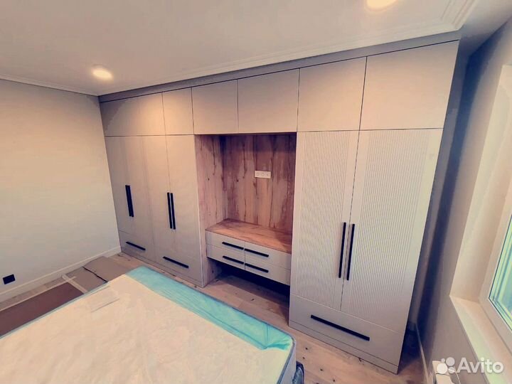 Шкаф с зеркалом