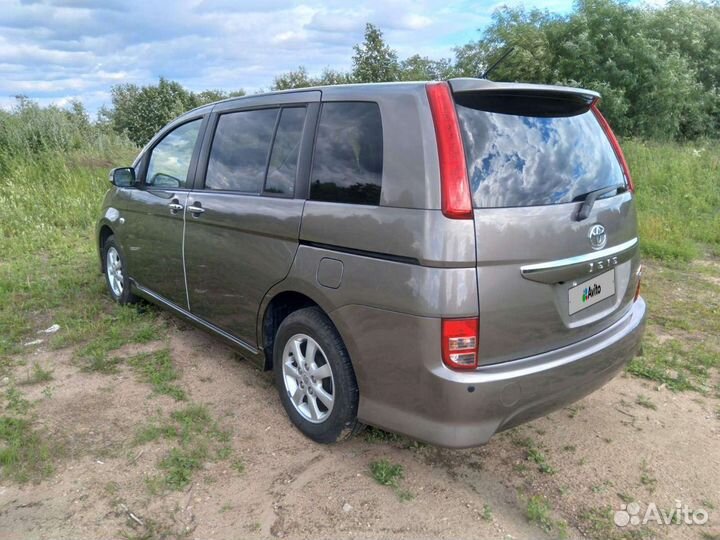 Toyota Isis, 2010
