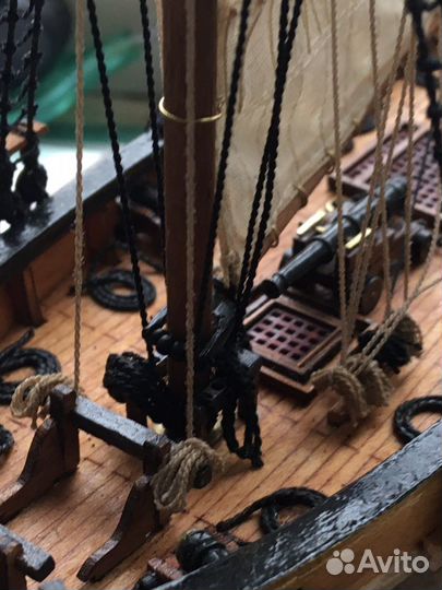 Модель парусной шхуны