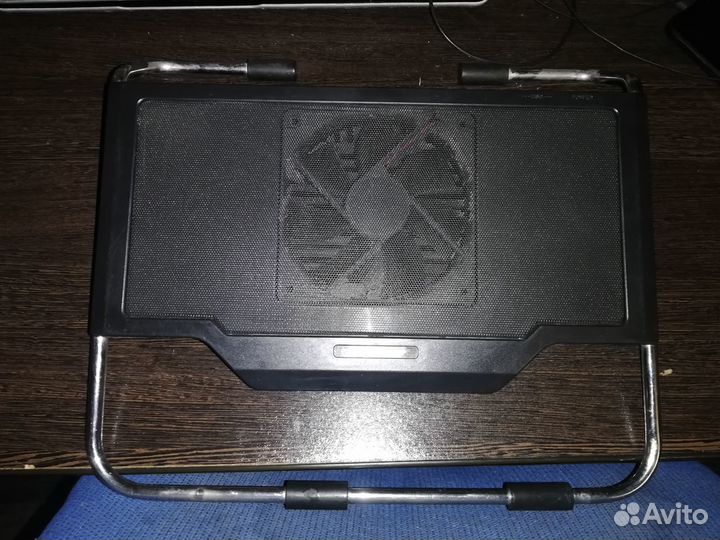 Подставка с охлаждением