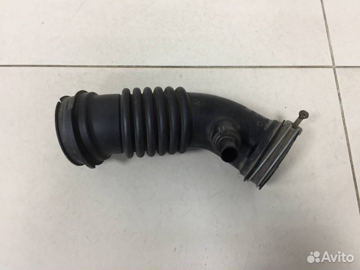 Патрубок воздушного фильтра Toyota Corolla E150 20