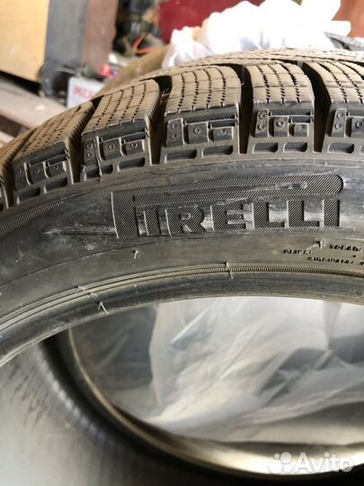 Pirelli Ice Zero FR 225/45 R18 и 245/40 R18