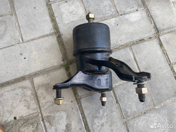 Опора двигателя (Подушка) правая Toyota Camry 2.4