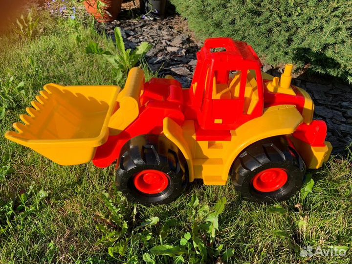 Трактор-экскаватор Полесье