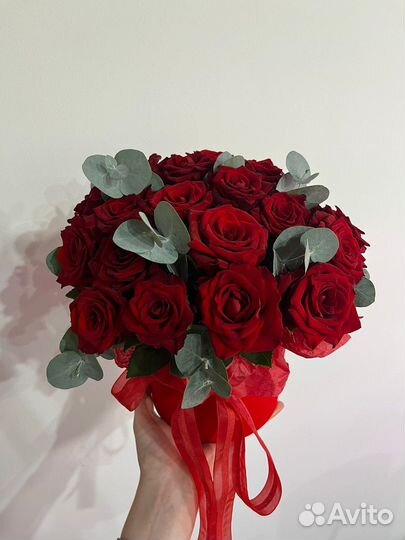 Цветы букеты розы в наличии и с доставкой.розы