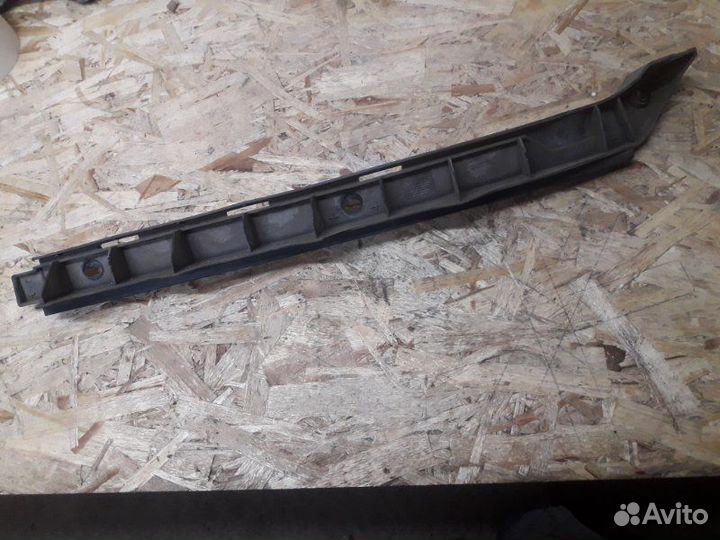 Кронштейн задний правый Skoda Octavia A5 BUD 2011