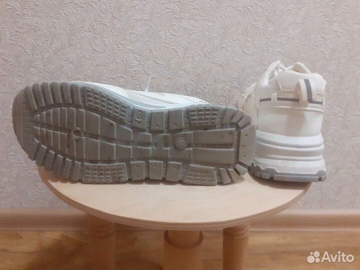 Кроссовки женские 37 размер
