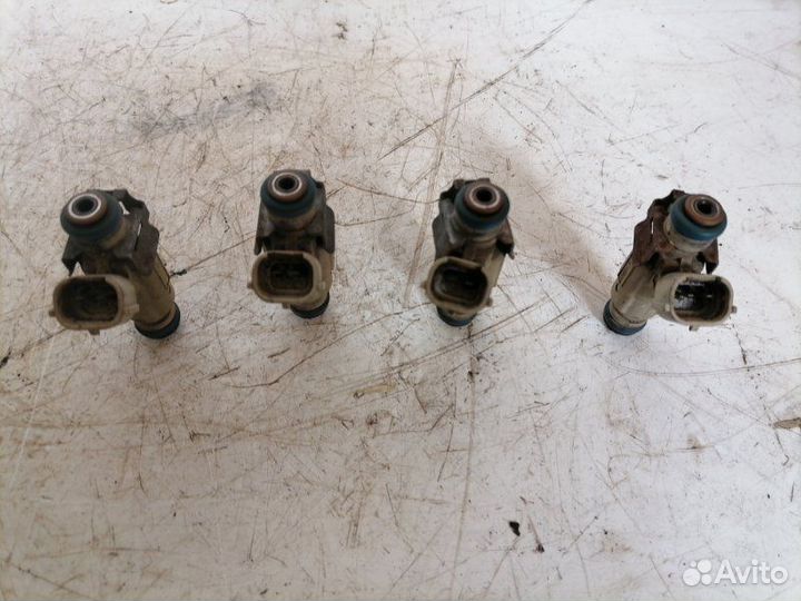 Форсунка топливная Nissan Primera P11 2.0 16V 1999