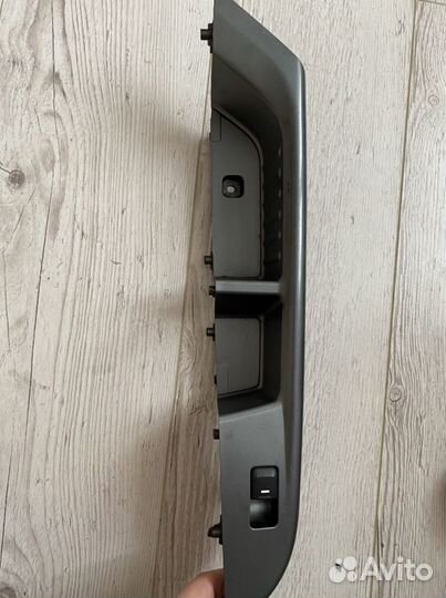 Накладка и блок управления на киа Рио 3(правая)