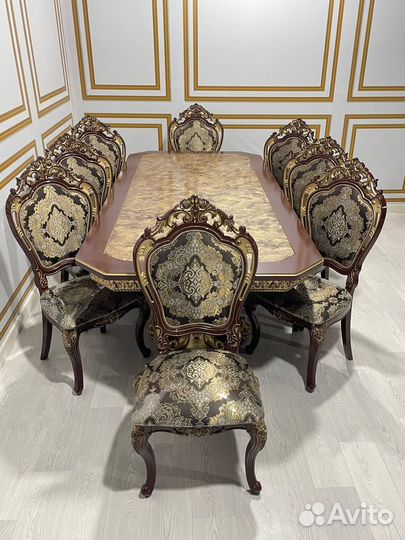 Кухонный стол и стулья новые