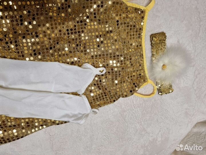 Костюм для выступлений + чешки белые в подарок