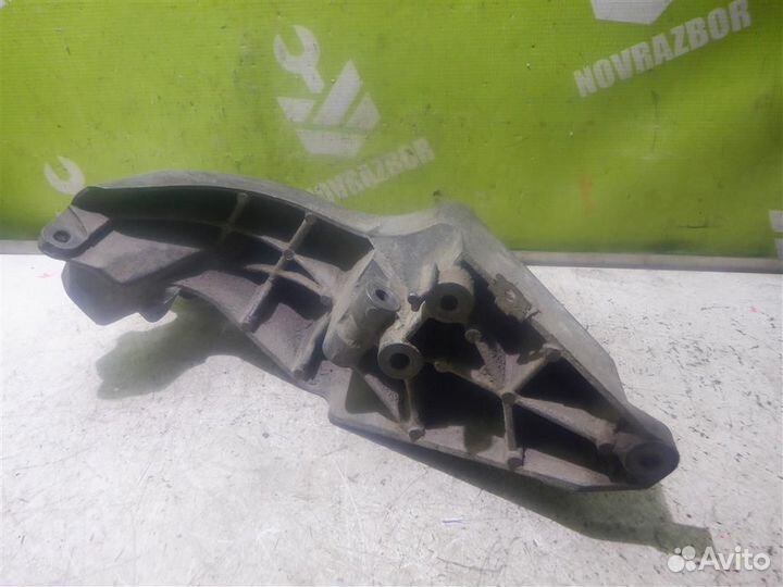 Кронштейн генератора Опель Вектра Б