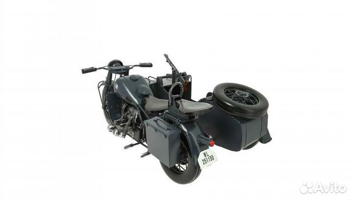 Металлический военный мотоцикла BMW R75 с коляской