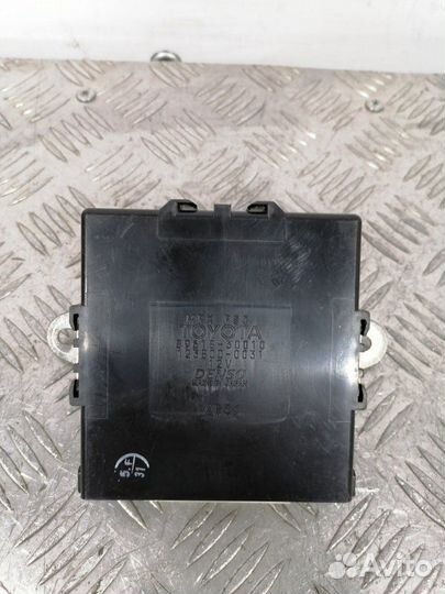 Блок управления центральным замком Toyota Crown