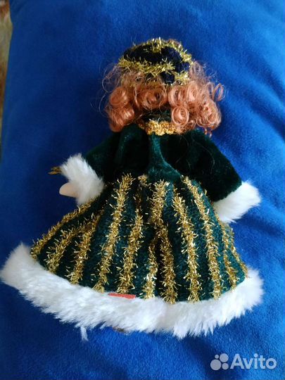 Кукла фарфоровая