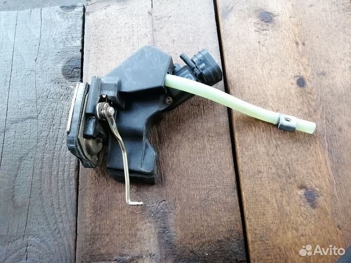 Замок двери задний левый Toyota Land Cruiser 100