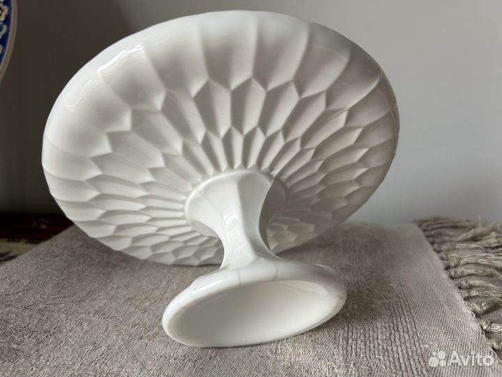 Фруктовница молочное стекло