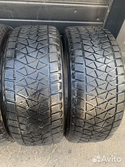 Bridgestone Blizzak DM-V2 285/45 R22 110T