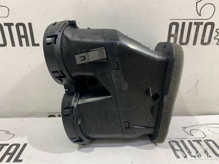 Дефлектор воздуховода правый Volkswagen Tiguan NF