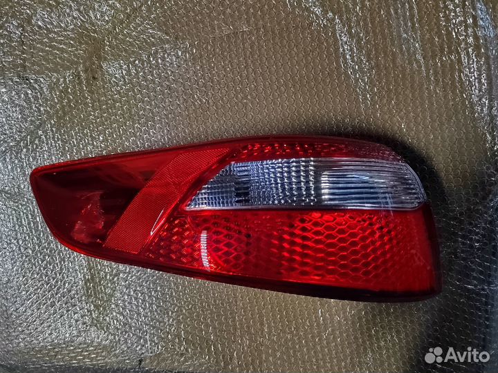 Фонарь задний внешний KIA RIO 10-14 лев/пр