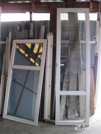 Пластиковые рамы и деревянные дверь и окна