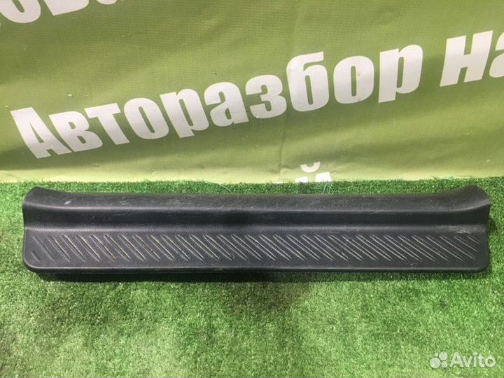 Накладка на порог салона передняя правая Mazda