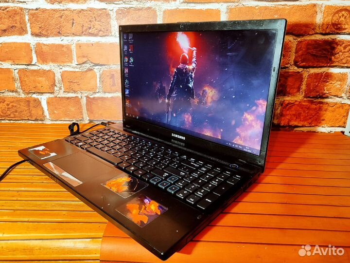 Samsung NP305V5A - A8-3 Gen \ 4 Озу \ 1 GB видео \