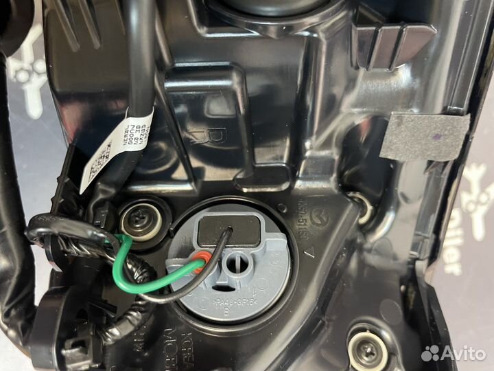 Фонарь задний правый TK5751150B Mazda Cx-9
