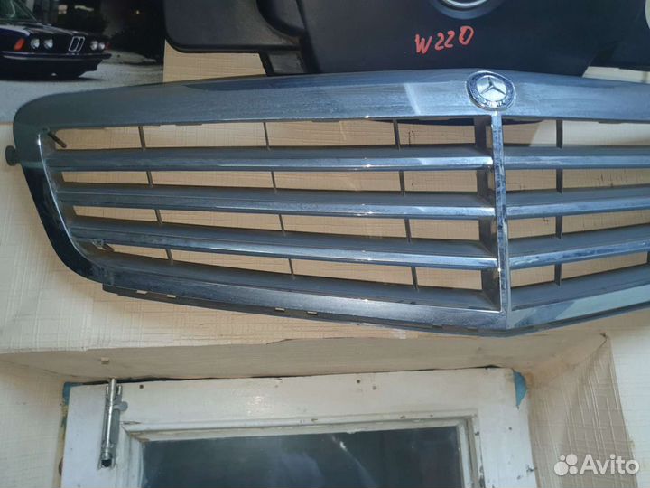 Решотка радиатора на мерседес С 2011г