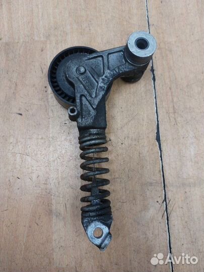 Натяжной ролик приводного ремня Opel Corsa D