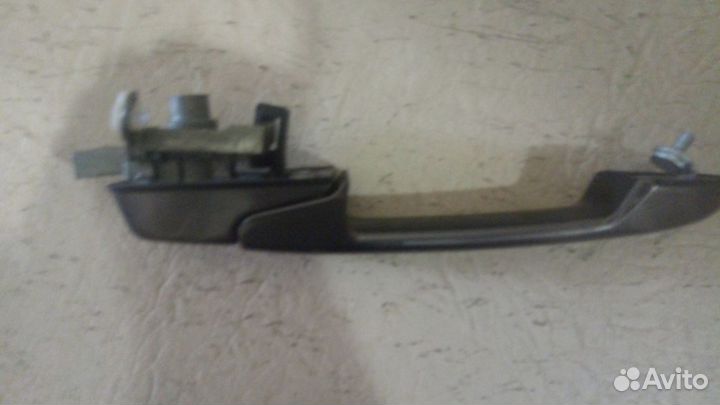 Продаю ручку двери на LADA калину б/у