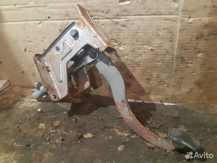 Педаль сцепления Chevrolet Aveo т250