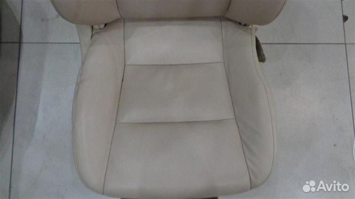 Сиденье переднее правое Toyota Camry