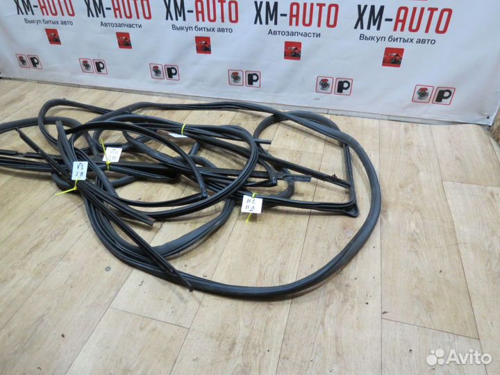 Уплотнитель двери Honda Civic 8 4D