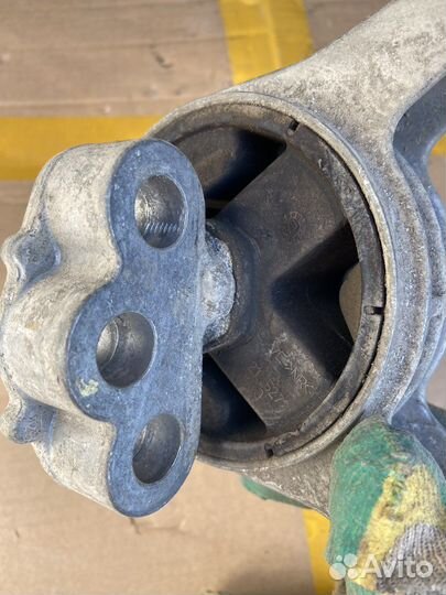 Опора двигателя Opel Astra H