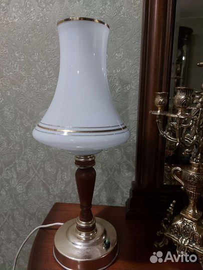 Настольная лампа