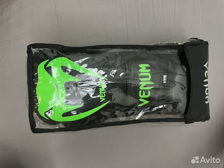 Перчатки боксерские Venum