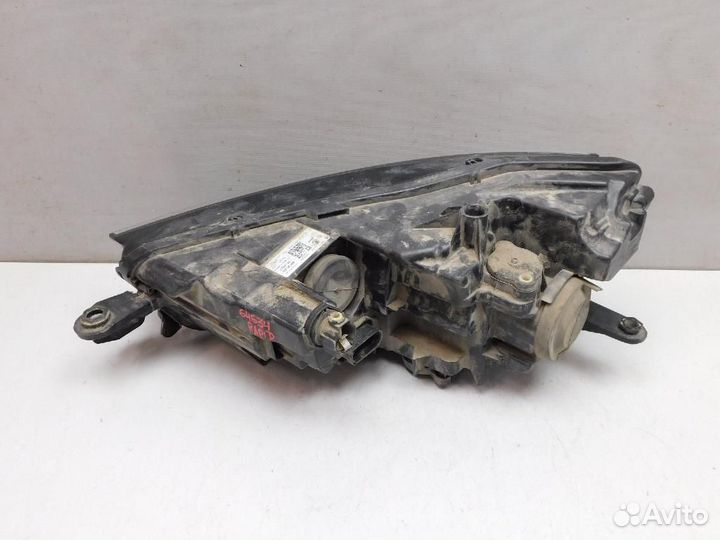 Фара правая Skoda Rapid