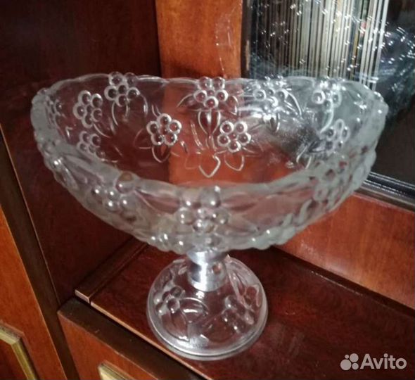 Ваза конфетница на ножке